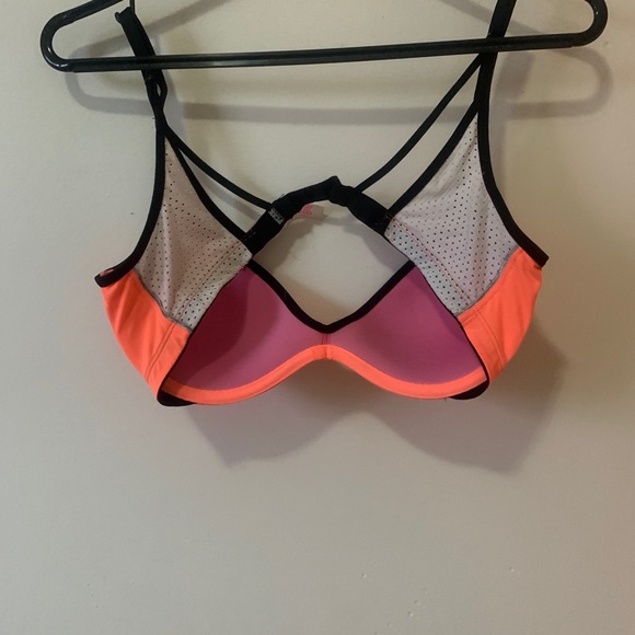 Pink bra - Picture 3 of 4